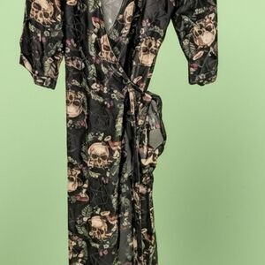 Disturbia Black and Beige Skull Print Robe